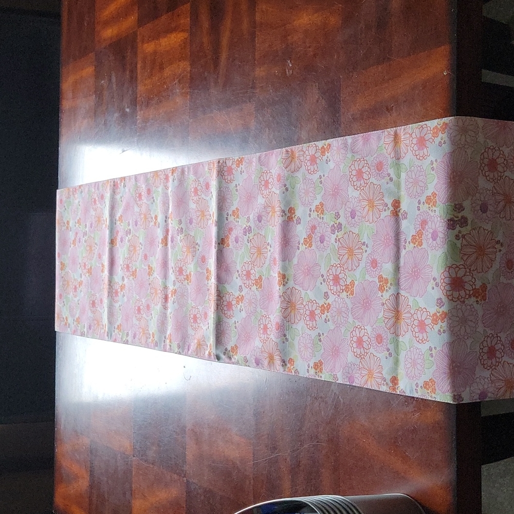 Table runner - Picture 2 of 3